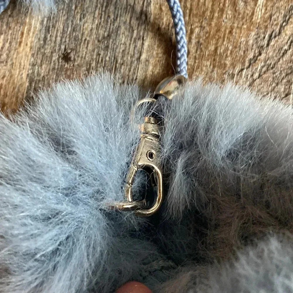 Furious Fur | Bunny Hop String Mittens - Faux Fir - Picture 3 of 6